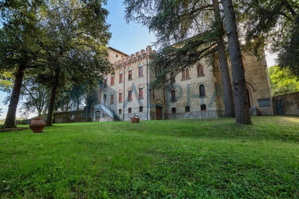 casa indipendente in vendita a Cesena in zona Centro Storico