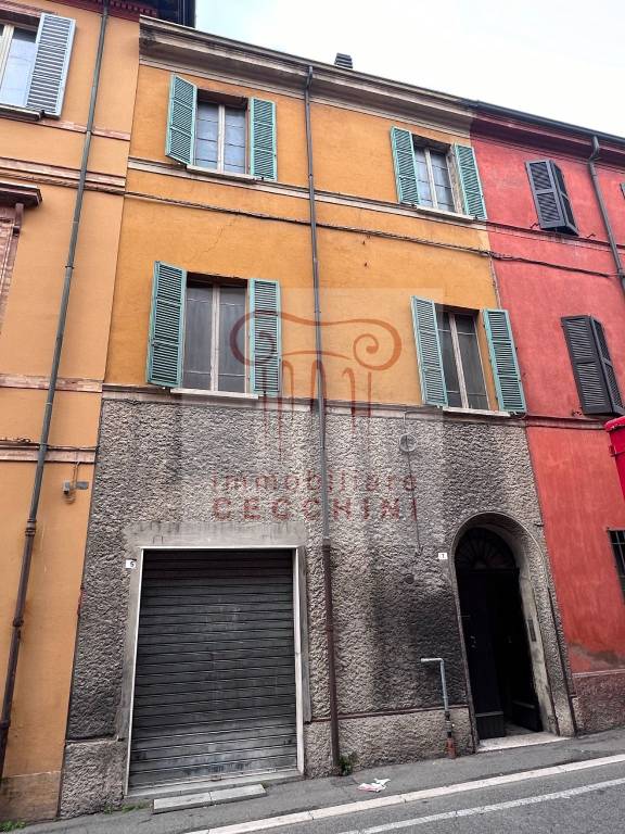 casa indipendente in vendita a Cesena in zona Centro Storico