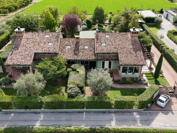 casa indipendente in vendita a Cesena in zona San Vittore