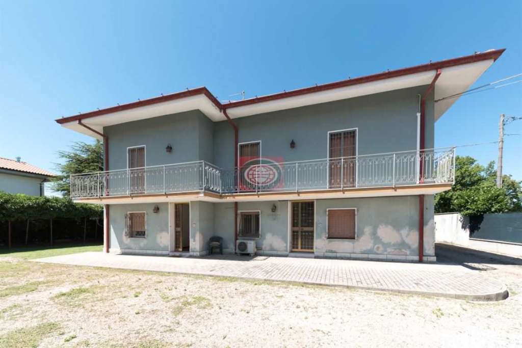 casa indipendente in vendita a Cesena