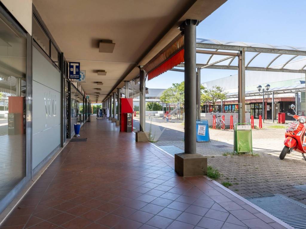 negozio in vendita a Cesena in zona Vigne