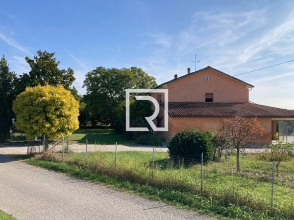 casa indipendente in vendita a Cesena in zona Ruffio