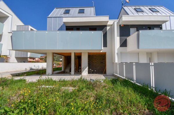 casa indipendente in vendita a Cesena in zona Fiorenzuola