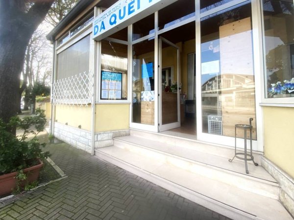 negozio in vendita a Cesenatico