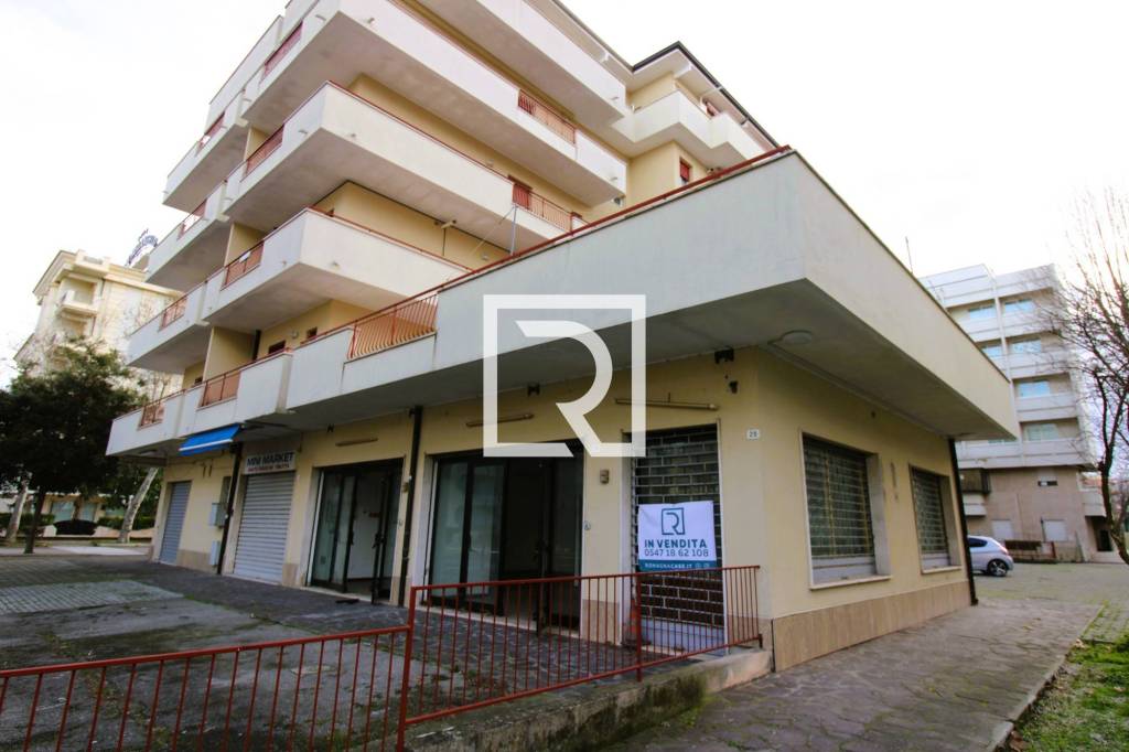 negozio in vendita a Cesenatico in zona Valverde