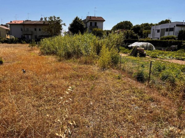 terreno edificabile in vendita a Cesenatico in zona Villamarina