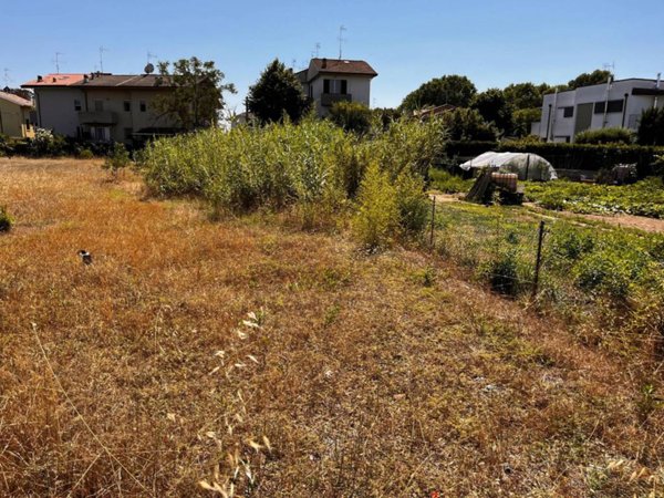 terreno edificabile in vendita a Cesenatico in zona Villamarina