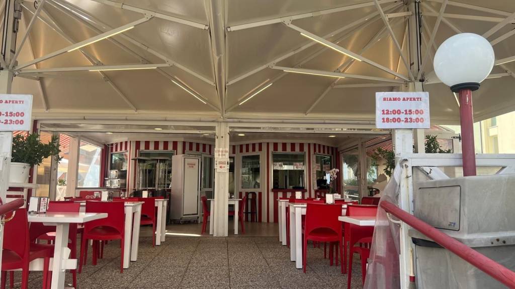negozio in vendita a Cesenatico in zona Valverde