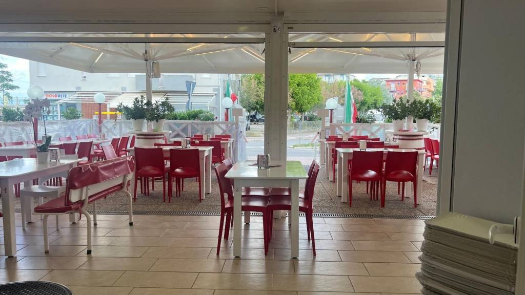 negozio in vendita a Cesenatico in zona Valverde