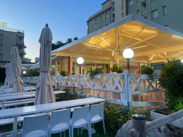 negozio in vendita a Cesenatico in zona Valverde