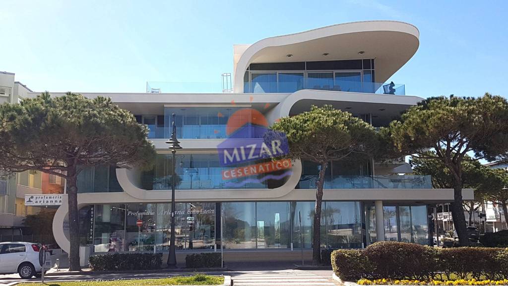 negozio in vendita a Cesenatico