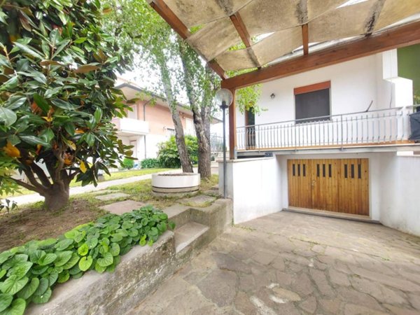 casa indipendente in vendita a Cesenatico in zona Sala