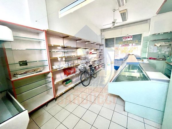 negozio in vendita a Cesenatico in zona Valverde