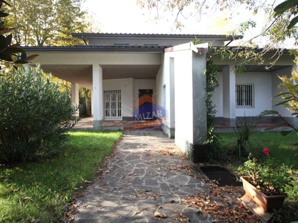 casa indipendente in vendita a Cesenatico in zona Villamarina