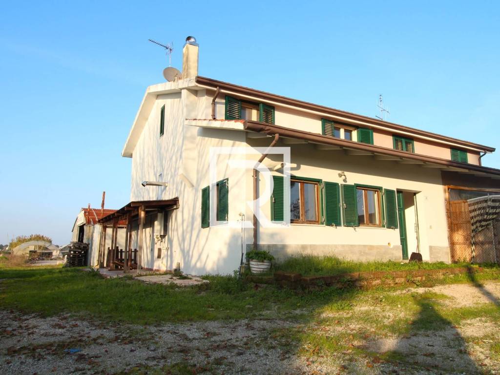 casa indipendente in vendita a Cesenatico in zona Cannucceto