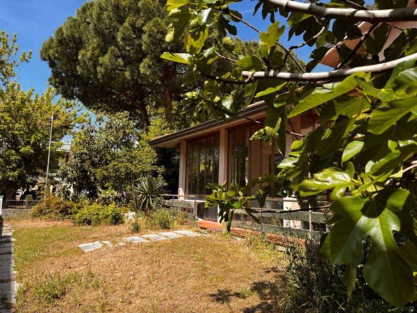 casa indipendente in vendita a Cesenatico in zona Sala