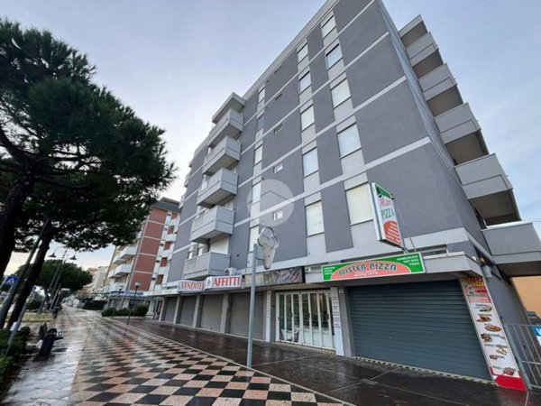 negozio in vendita a Cesenatico in zona Valverde