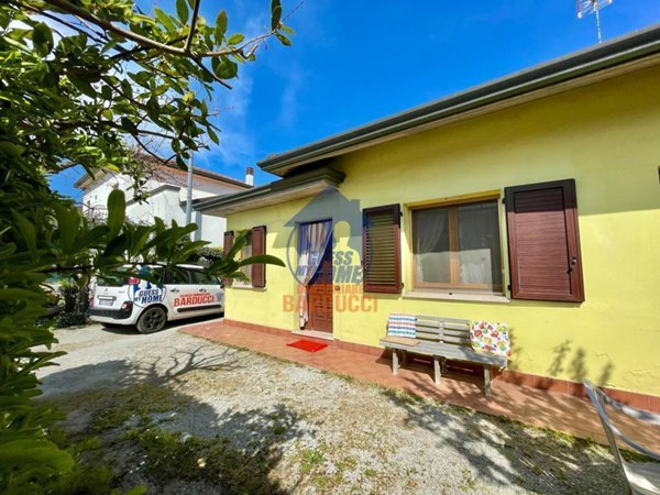 casa indipendente in vendita a Cesenatico in zona Sala