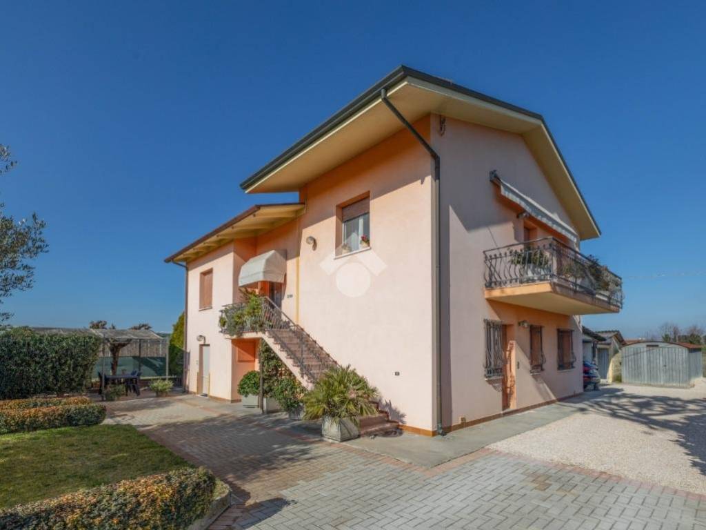 casa indipendente in vendita a Cesenatico in zona Sala