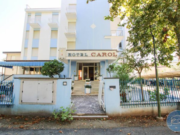 intera palazzina in vendita a Cesenatico in zona Villamarina