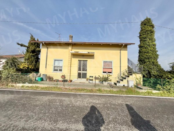 casa indipendente in vendita a Cesenatico in zona Sala