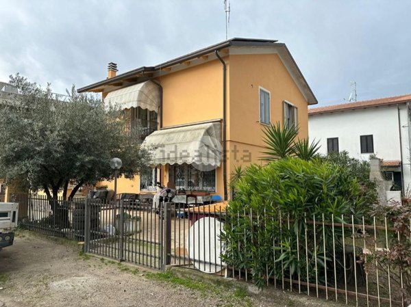 casa indipendente in vendita a Cesenatico in zona Valverde