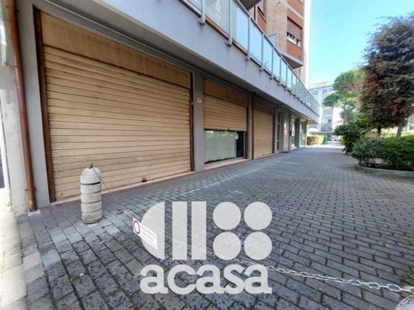 negozio in vendita a Cesenatico