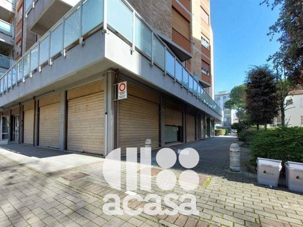 negozio in vendita a Cesenatico