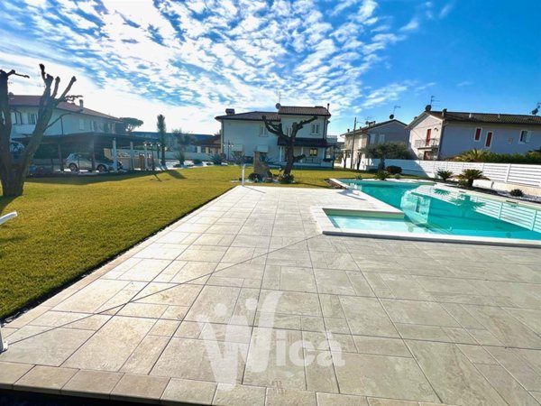 casa indipendente in vendita a Cesenatico in zona Sala