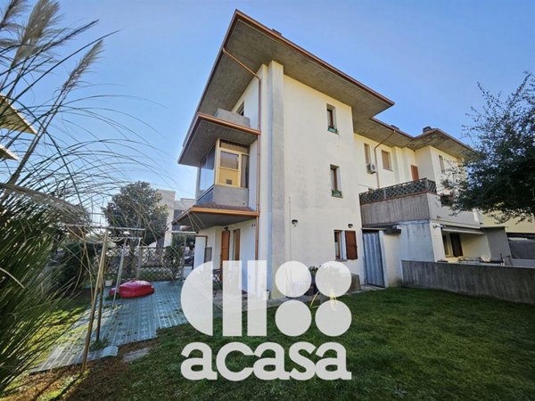 casa indipendente in vendita a Cesenatico in zona Villamarina