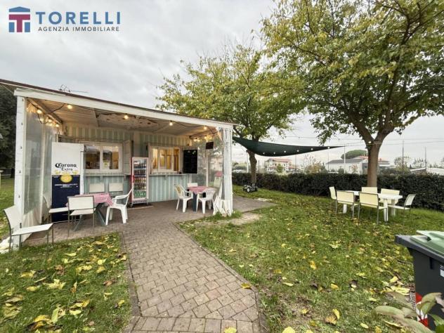 locale commerciale in vendita a Cesenatico in zona Villamarina