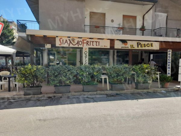 locale commerciale in vendita a Cesenatico in zona Valverde