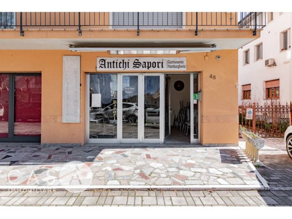negozio in vendita a Cesenatico