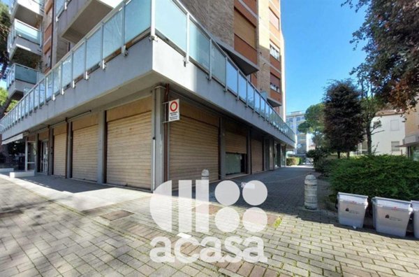 negozio in vendita a Cesenatico