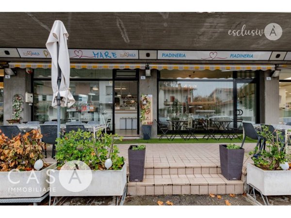 negozio in vendita a Cesenatico in zona Villamarina
