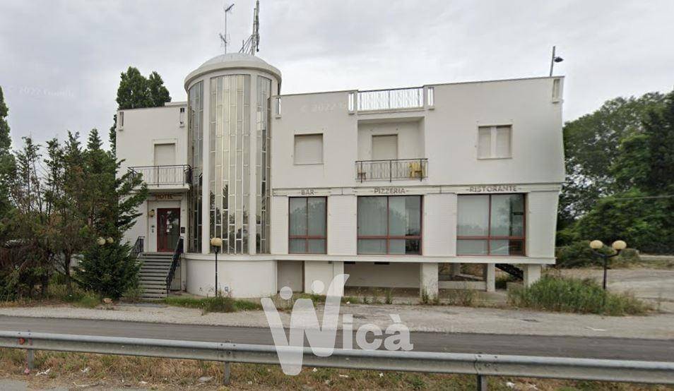 negozio in vendita a Cesenatico in zona Sala