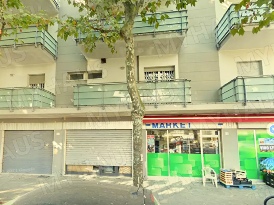 negozio in vendita a Cesenatico in zona Valverde