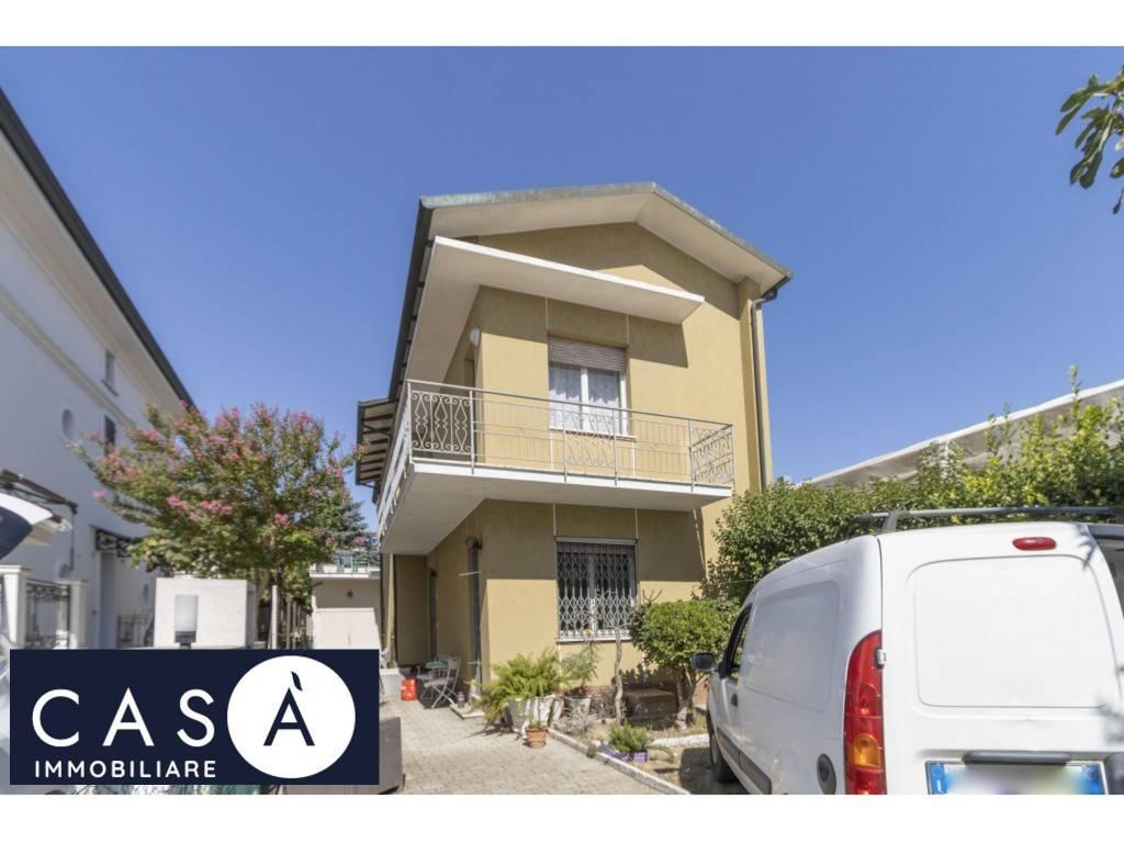 casa indipendente in vendita a Cesenatico in zona Sala