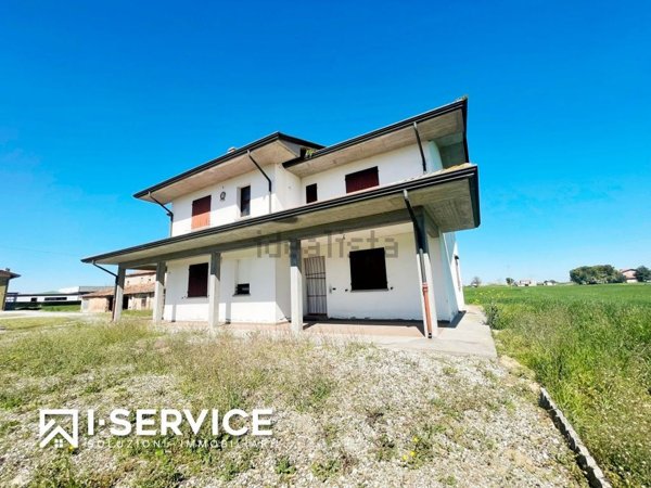 casa indipendente in vendita a Cesenatico in zona Sala