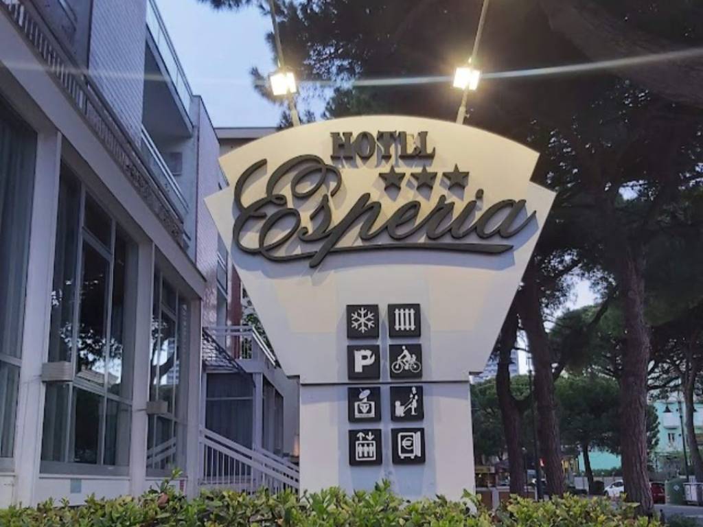 intera palazzina in vendita a Cesenatico