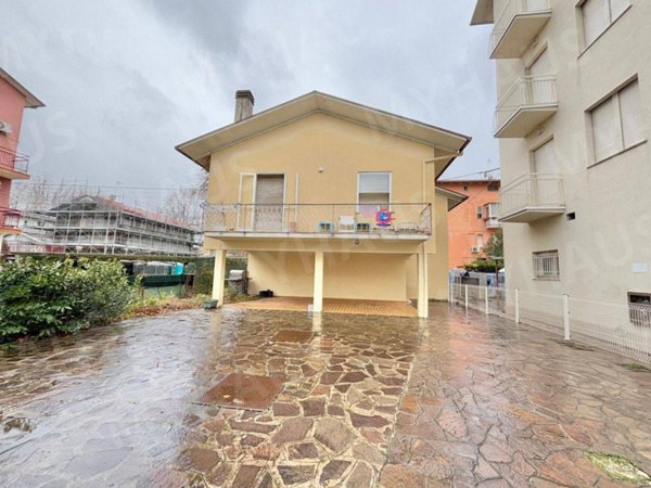casa indipendente in vendita a Cesenatico in zona Villamarina
