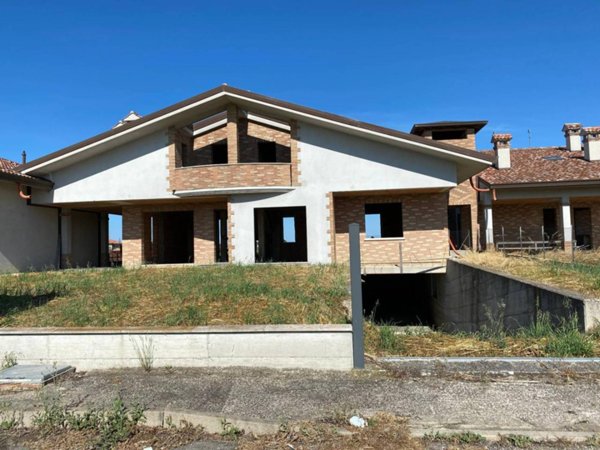 casa indipendente in vendita a Cesenatico in zona Villalta