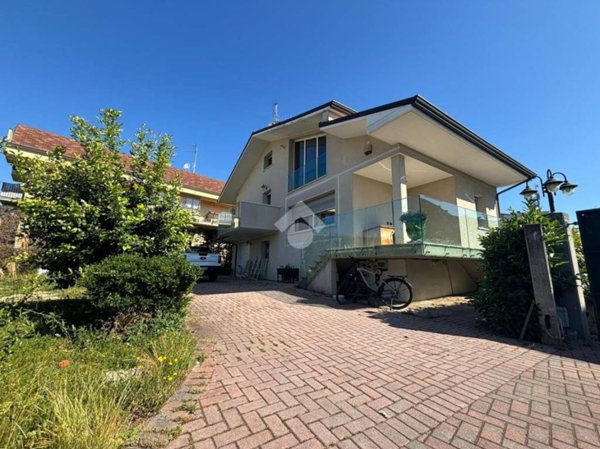 casa indipendente in vendita a Cesenatico in zona Villamarina