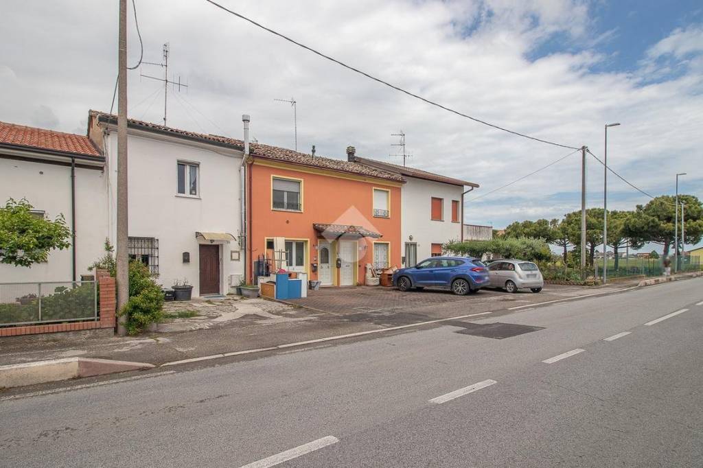casa indipendente in vendita a Cesenatico in zona Villalta