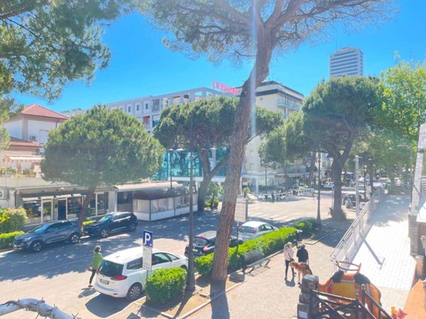 negozio in vendita a Cesenatico in zona Sala