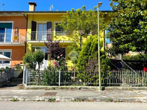 casa indipendente in vendita a Cesenatico in zona Villamarina