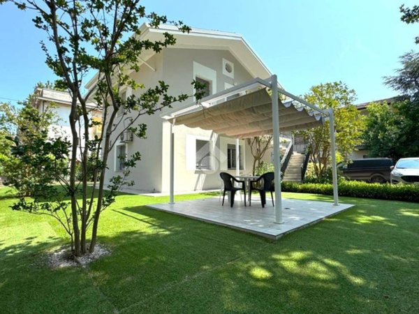 casa indipendente in vendita a Cesenatico in zona Valverde