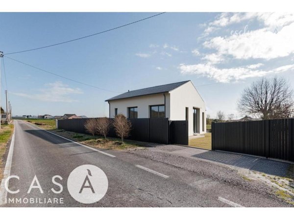 casa indipendente in vendita a Cesenatico in zona Sala