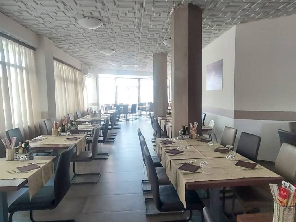 negozio in vendita a Cesenatico