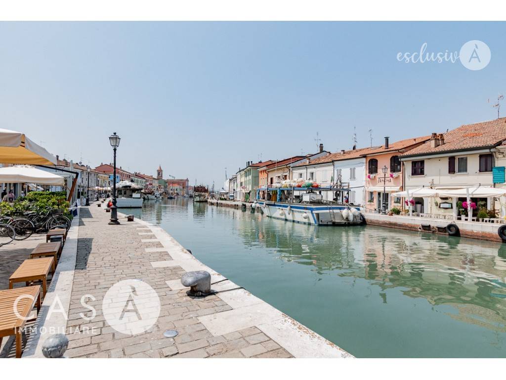 negozio in vendita a Cesenatico in zona Sala